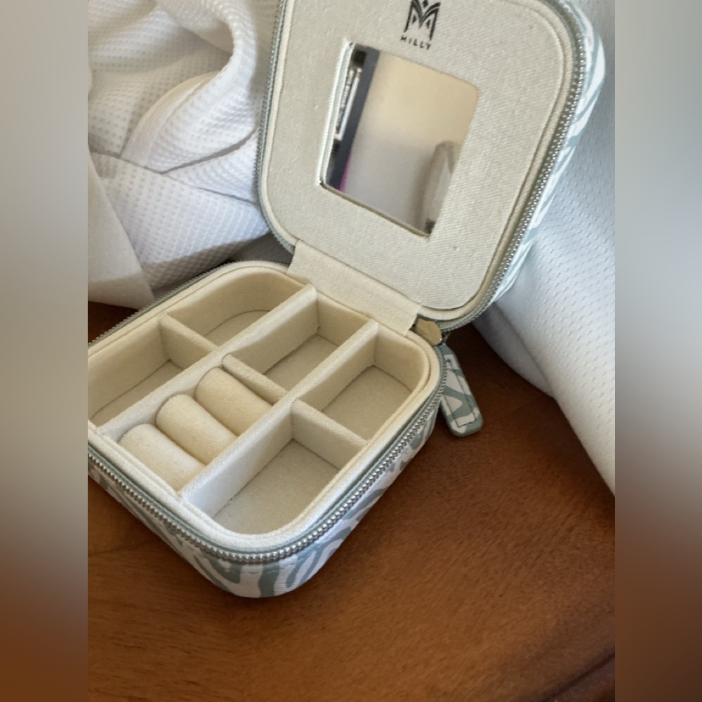 Milly Travel Jewelry Case with Mirror – Zip Around Organizer